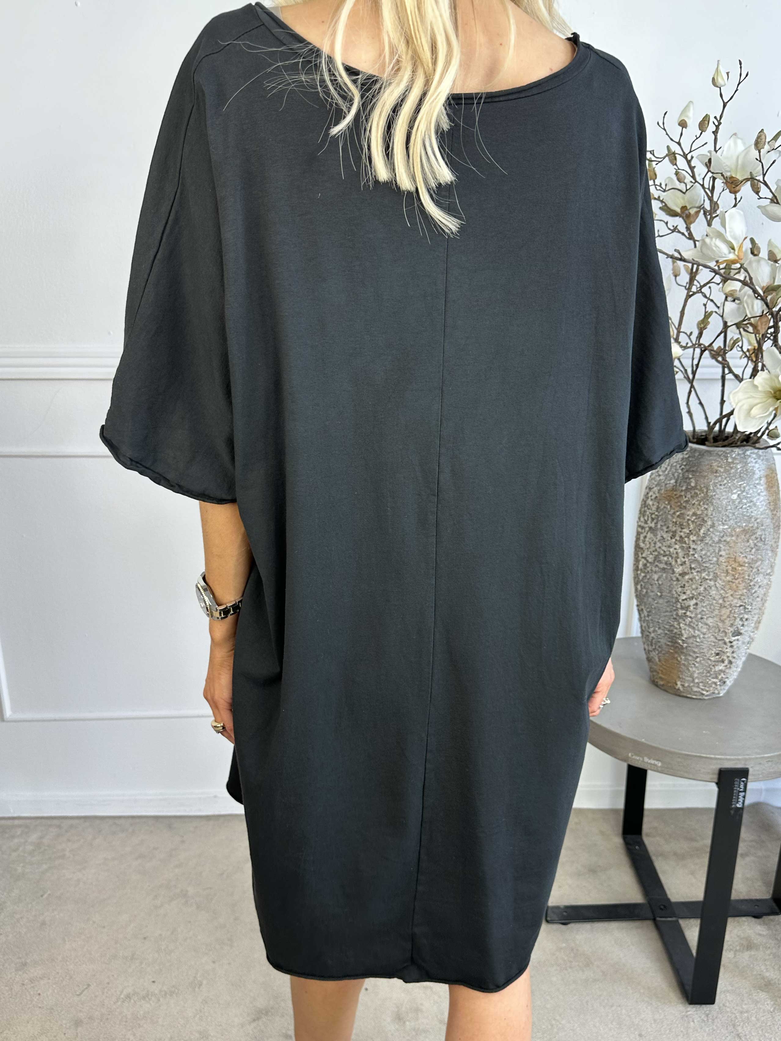 Shila - T-shirtklänning i bomull med paljetthjärta